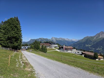 Foto von Steven Karolien Taghon Leroy entlang der Tour