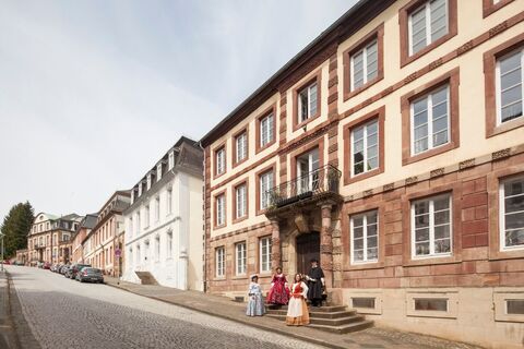 Schloßbergstraße mit Hofratshäusern