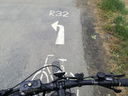Gut sichtbare Bodenmarkierungen am R32