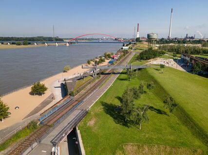 Rheinpark Duisburg mit Brücke der Solidarität