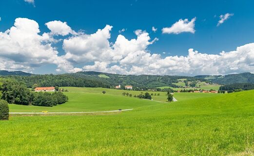 Blick auf Piber und Außenhof Kampl