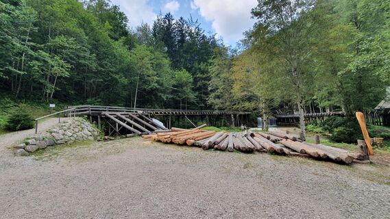 1.1 km Holztriftanlage