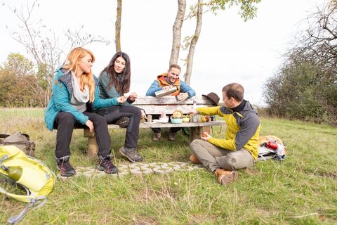 Wanderer beim Picknick