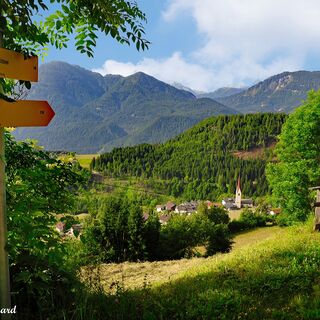 Blick hinunter auf die Ortschaft Zwickenberg