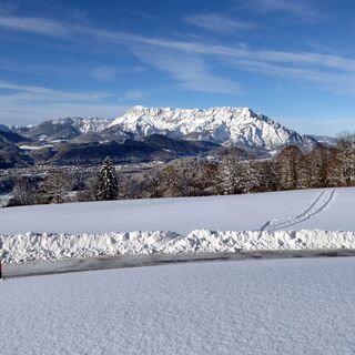 Aufstieg Spumberg mit Blick auf den Untersberg.