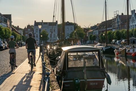 Weener-Alter Hafen_01-CC_BY_SA-MaximilianSemsch_EmsRadweg.jpg
