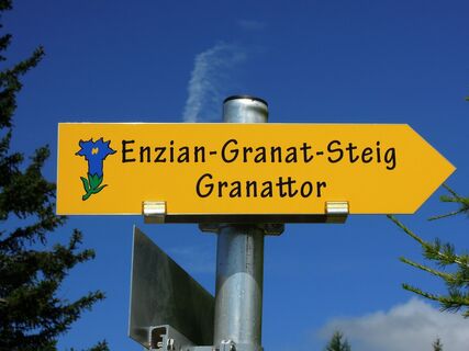 Enzian-Granat-Steig