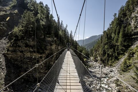 Hängebrücke im Val Sinestra.