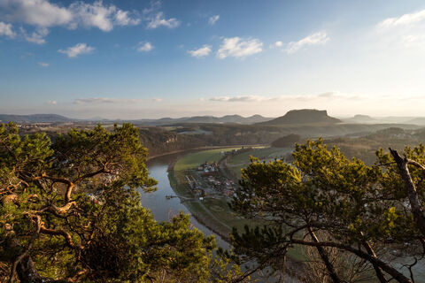 Blick von der Bastei Richtung Kurort Rathen