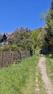 Fotografija s spletne strani May Englisch na poti