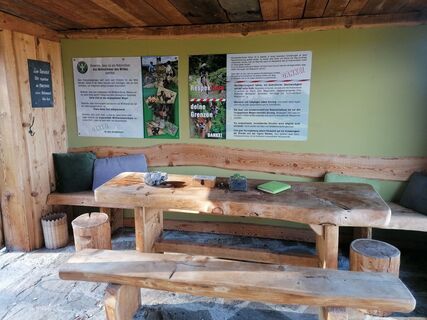 Innenfoto-bikerhütte-roatmoaralm-murtal-steiermark