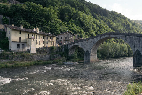 Die Ganda-Brücke über den Adda-Fluss in Morbegno