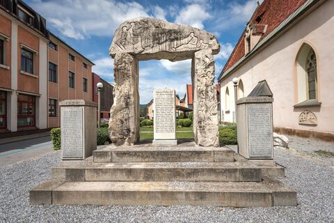 Kriegerdenkmal hinter der Michaelskirche