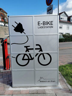 Breisach, E-Bike Ladestation am Heinrich-Ulmann-Platz