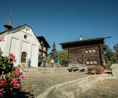 Dorfplatz im Bergdorf Münster