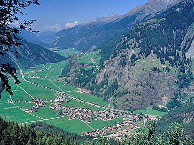 Luftbildaufnahme von Längenfeld.