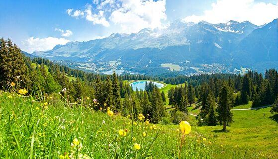 Blick auf den Speichersee Valos und den Heidsee
