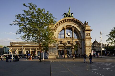 Torbogen beim Bahnhof Luzern