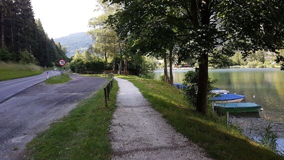 0.5 km Bad und Campingplatz Afritzer See