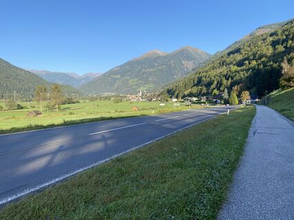 von Obervellach der Straße 106 entlang