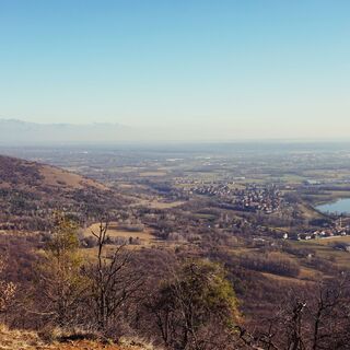 Panorama auf die Seen von Caselette beim Aufstieg entlang des östlichen Kamms des Musinè.