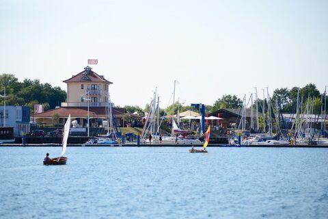 Hafen in Bitterfeld mit Bernsteinvilla