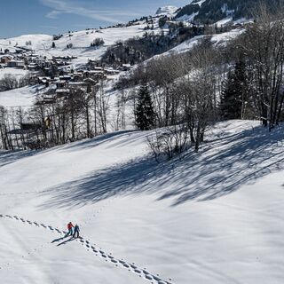 Am Start der Tour mit Sicht nach Obersaxen Meierhof