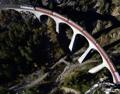 Landwasserviadukt im Naturpark Parc Ela von oben