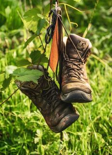 Schuhe am Weg