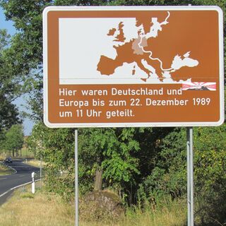 Informationstafel zur innderdeutschen Grenze nahe Andenhausen