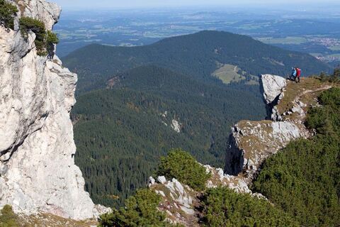 Hüttenwanderung - königliches Hüttenquartett: Aussicht ins Voralpenland