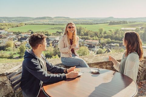 Im Biergarten an der Burg Stettenfels| Untergruppenbach | HeilbronnerLand