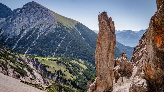 Eppzirler Scharte mit Blick zum Solsteinhaus - Karwendel Hoehenweg Etappe 2