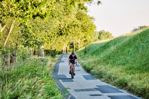 Rennradfahrer in Hemmoor-Osten