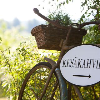 Hollola Kirchdorf, Wegweiser zum Sommercafé
