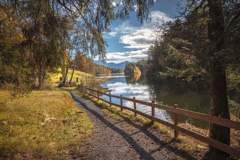 Wanderweg dem Chapfensee entlang