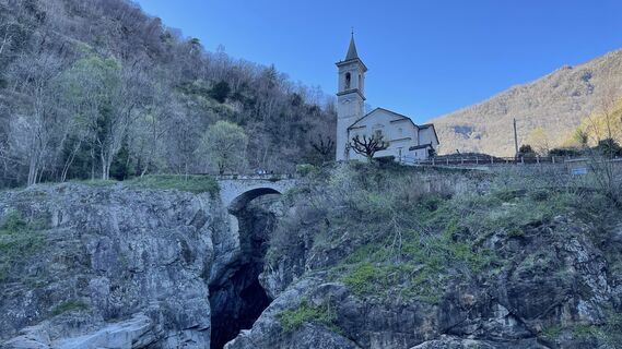 Fotografija s spletne strani Lis Malzach na poti