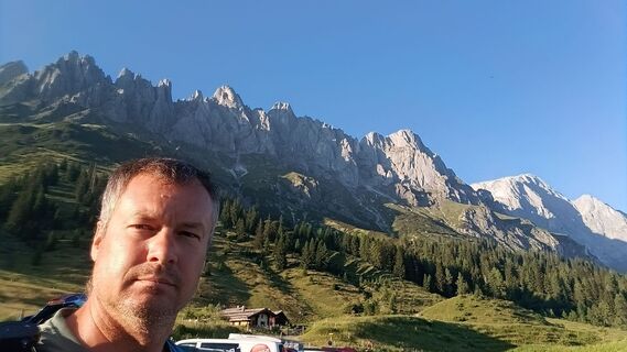 Zdjęcie z Róbert Balogh wzdłuż trasy