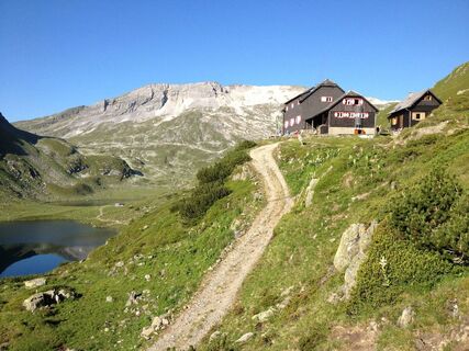 Ignaz-Mattis-Hütte mit Giglachseen und Lungauer Kalkspitze
