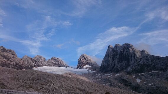 Nieder und Hoher Dachstein. Im Vordergrund Gosauer Gletscher