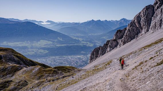 Goetheweg Abstieg zur Pfeishuette - Karwendel Hoehenweg Etappe 3