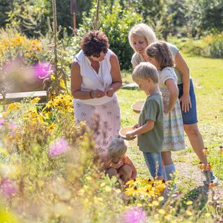 Kräuterlehre im Hildegard-von-Bingen-Garten in Reih i.A.