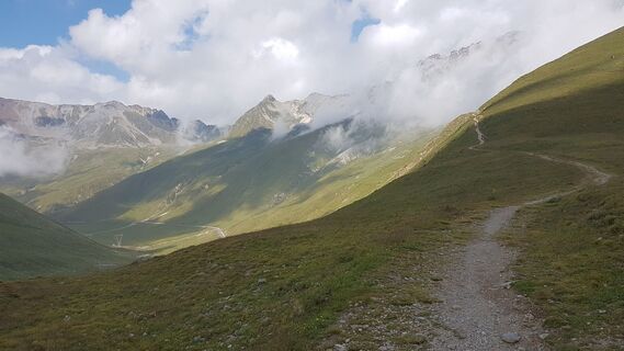 0.2 km Links: Straße nach Bormio