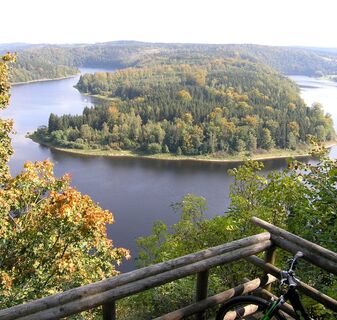 Blick vom Heinrichstein auf Saaleschleife