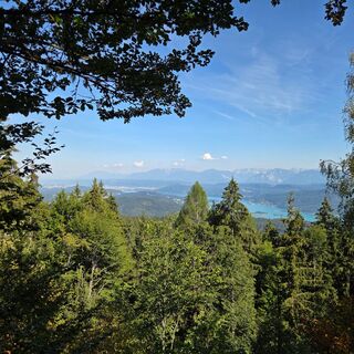 Blick auf den Wörthersee und das Klagenfurter Becken