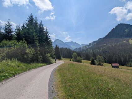 Fotografija s spletne strani Poe Michi na poti