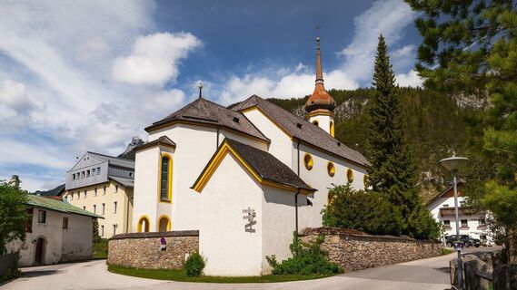 Scharnitz - Wanderung Dorfrunde - Kirche in Scharnitz.jpg