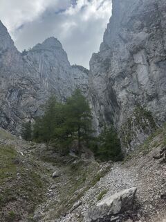 Fotografija s spletne strani Emma Valekova na poti