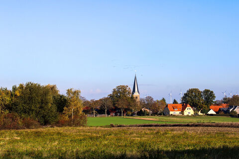 Blick auf Brockum im Herbst