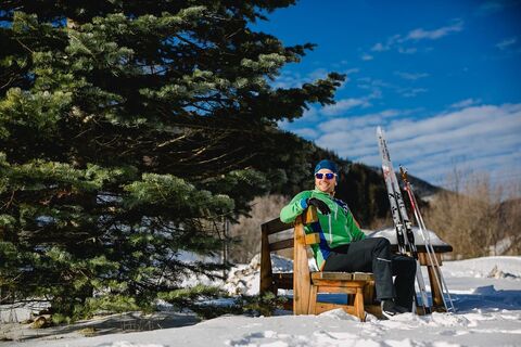 Eine kurze Rast entlang der Loipe im Naturpark Mürzer Oberland